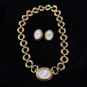 Monet Vintage Gold Tone Pendant Necklace with cabochon centerpiece